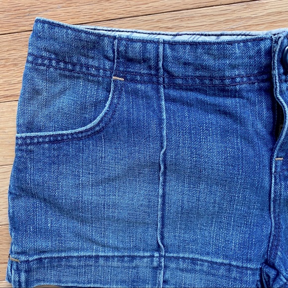 GAP Denim Shorts - Picture 2 of 5